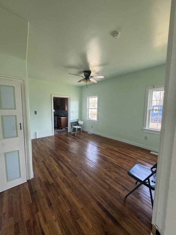 332 E Broadway - Photo 7 of 37