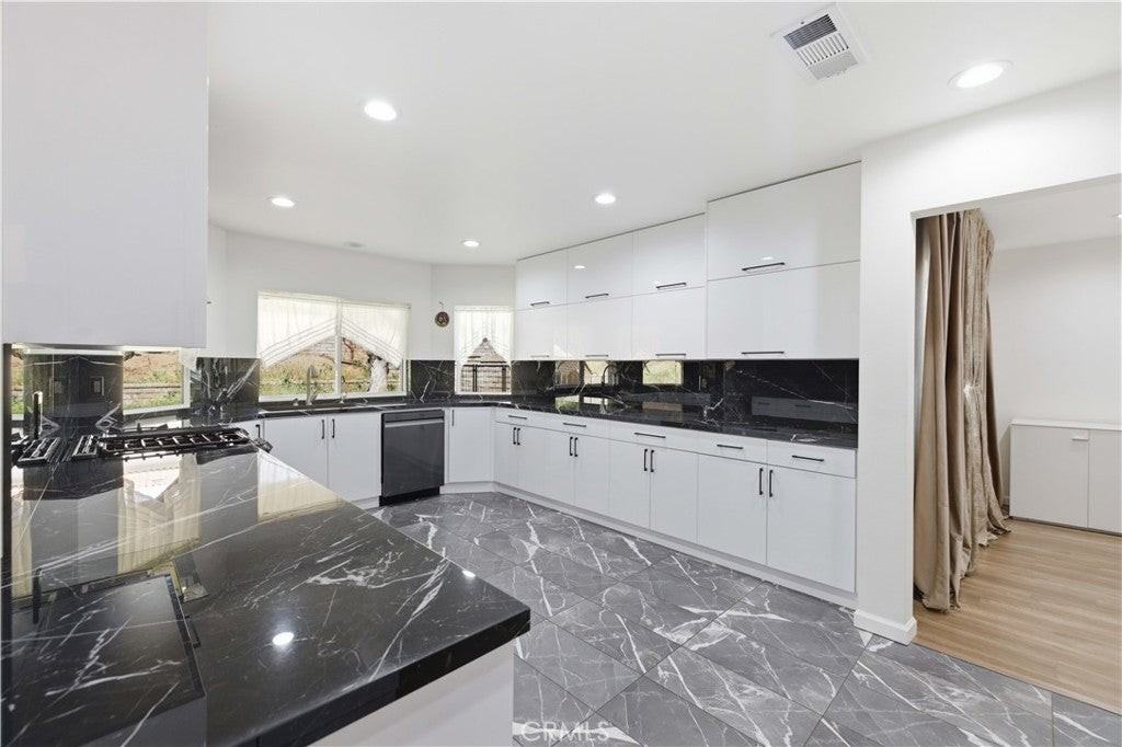 41201 Laidlaw Ln - Photo 6 of 19