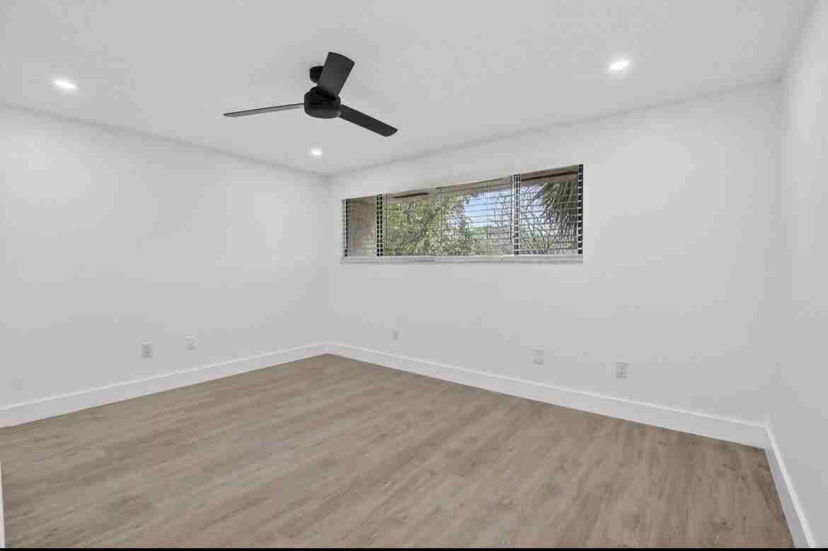 373 Nw 94th Ter - Photo 2 of 10