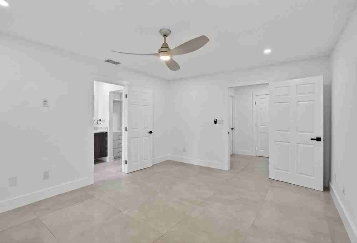 373 Nw 94th Ter - Photo 4 of 10