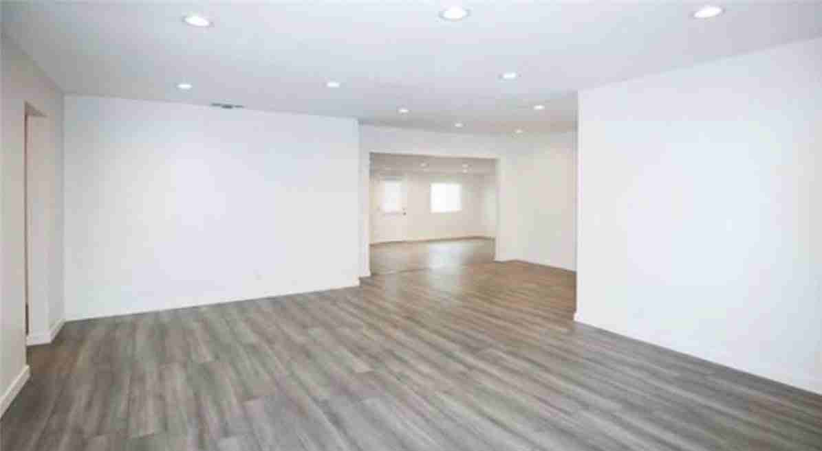 10920 Mather Ave - Photo 2 of 17