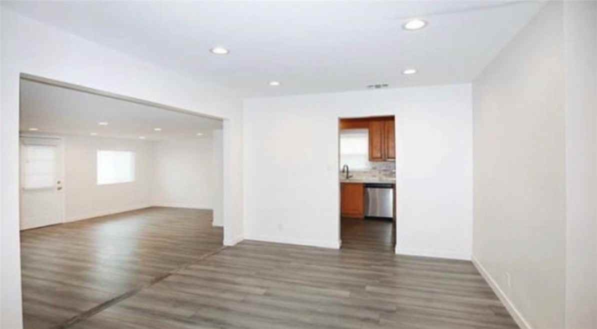 10920 Mather Ave - Photo 5 of 17