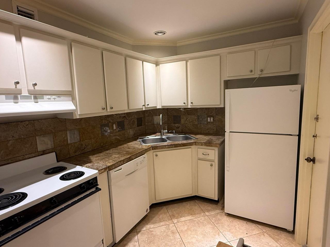 136 Ne 19th Ct - Photo 6 of 20