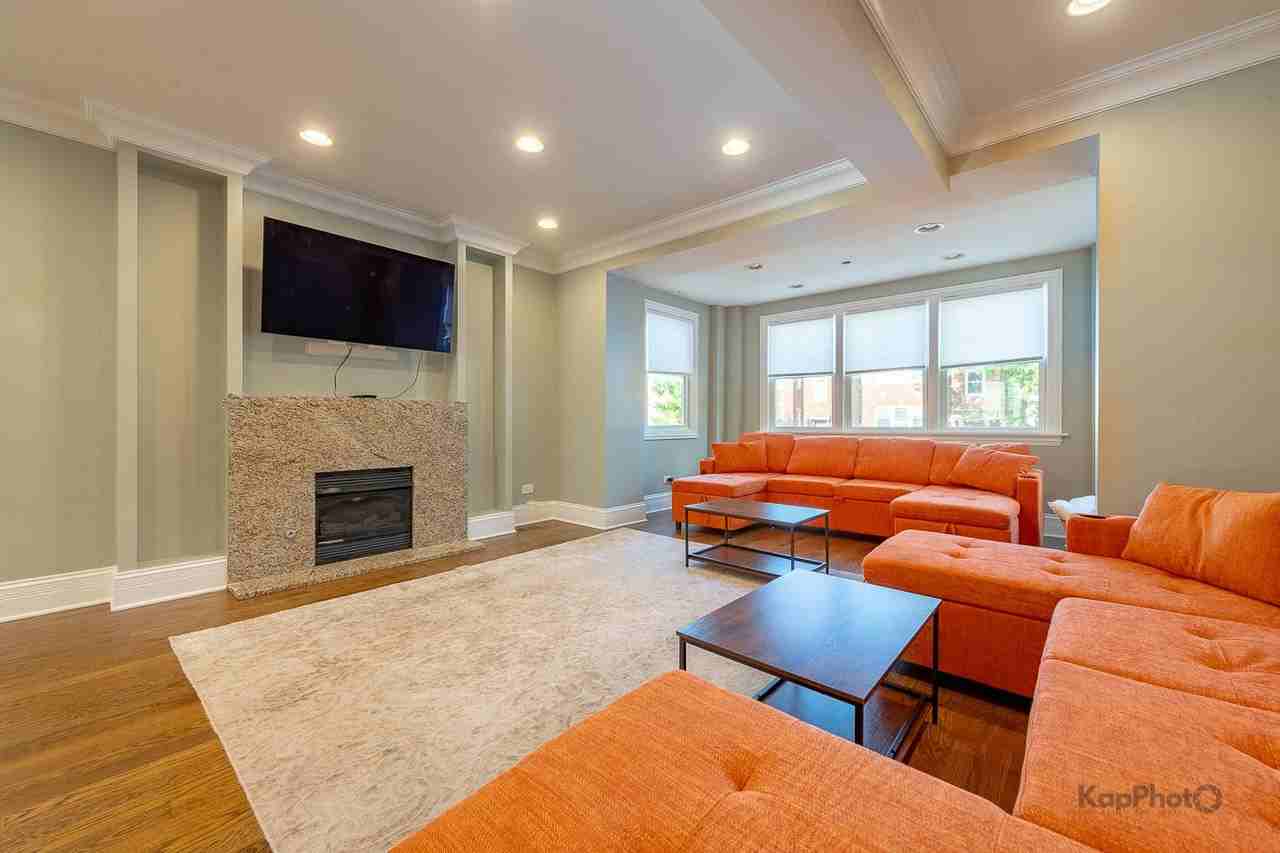 3639 N Troy St - Photo 4 of 30