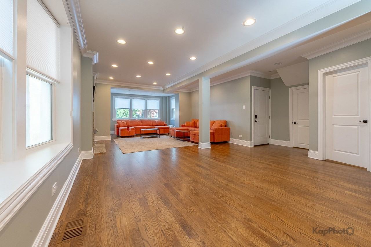 3639 N Troy St - Photo 5 of 30