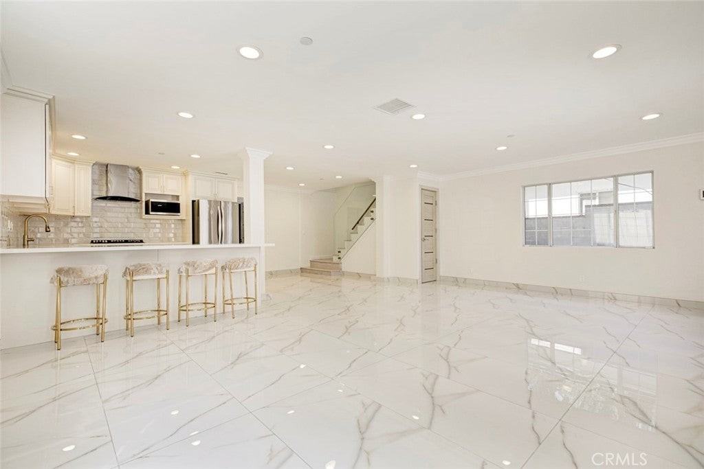 7044 Greeley St - Photo 5 of 27