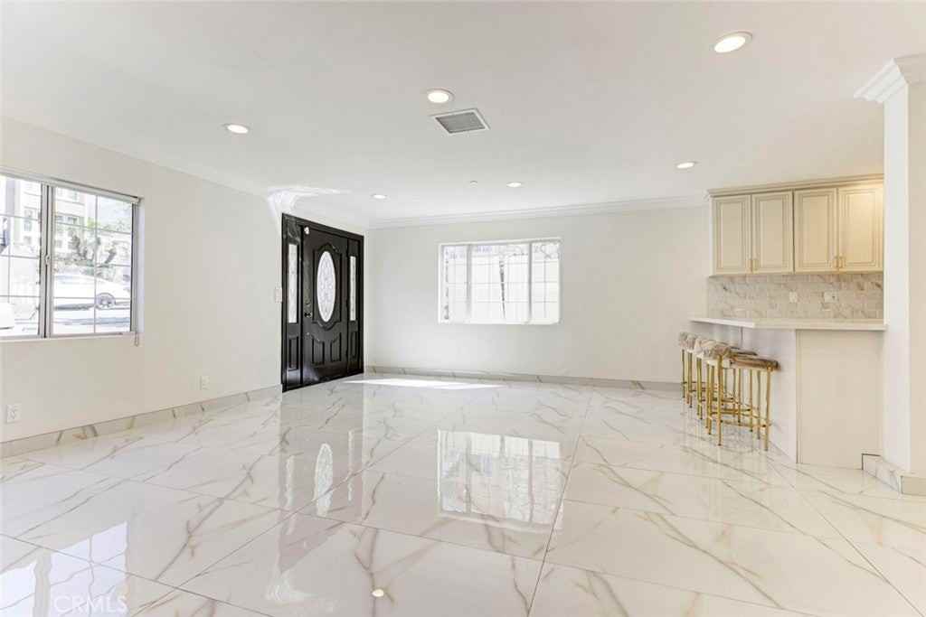 7044 Greeley St - Photo 6 of 27