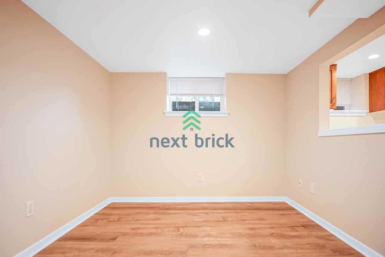 909 N 105th St - Photo 6 of 15