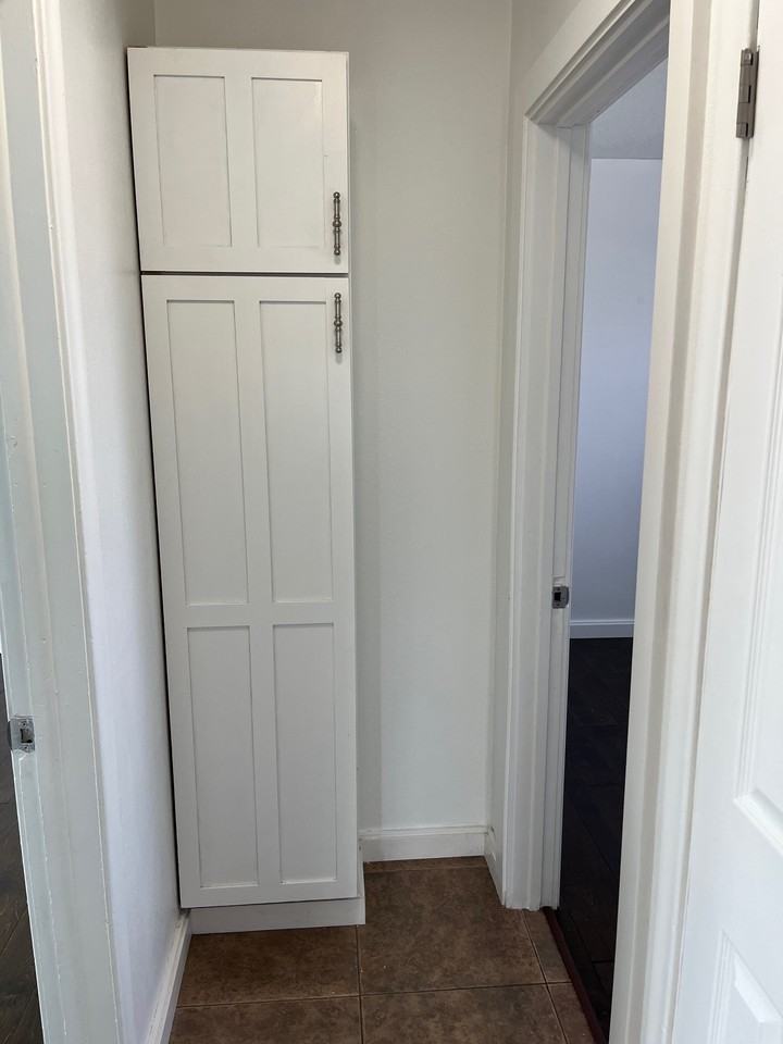 221 E St - Photo 4 of 20