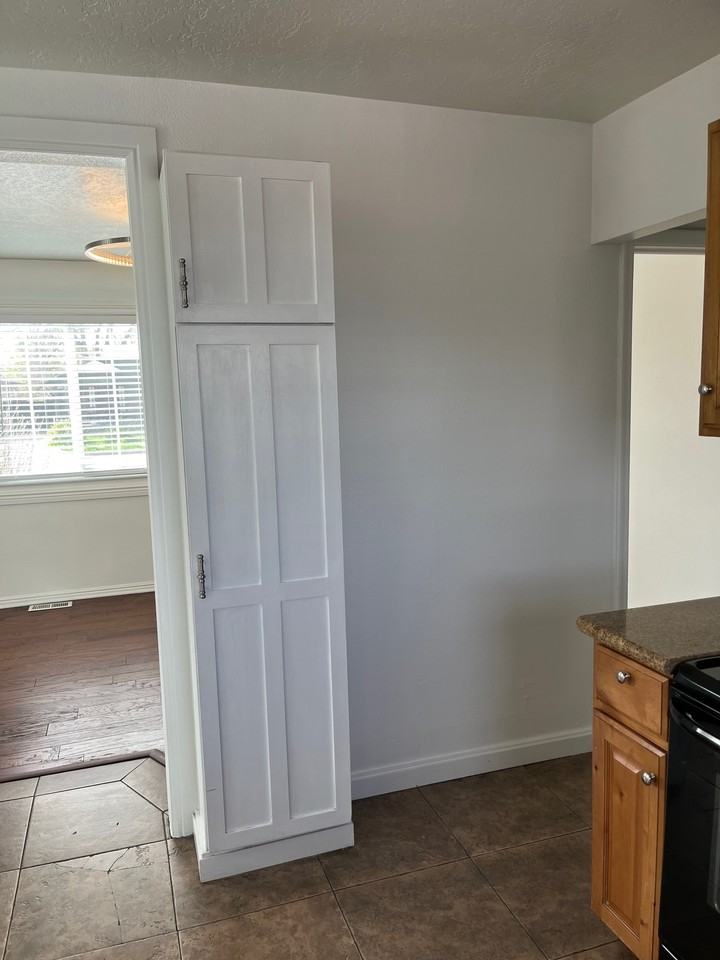 221 E St - Photo 5 of 20