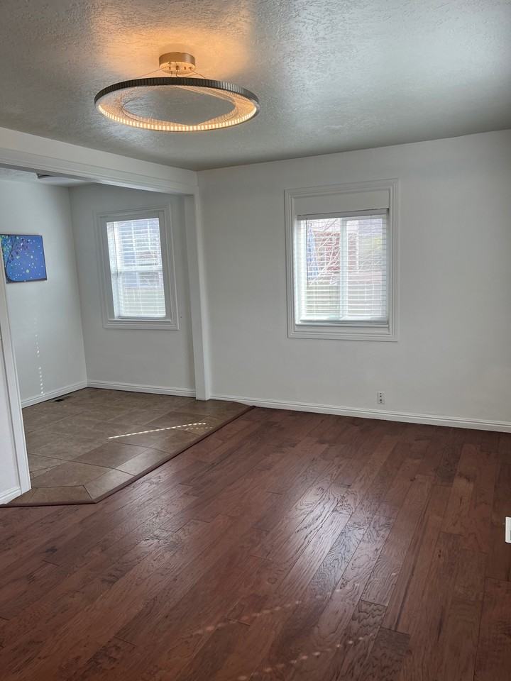 221 E St - Photo 7 of 20