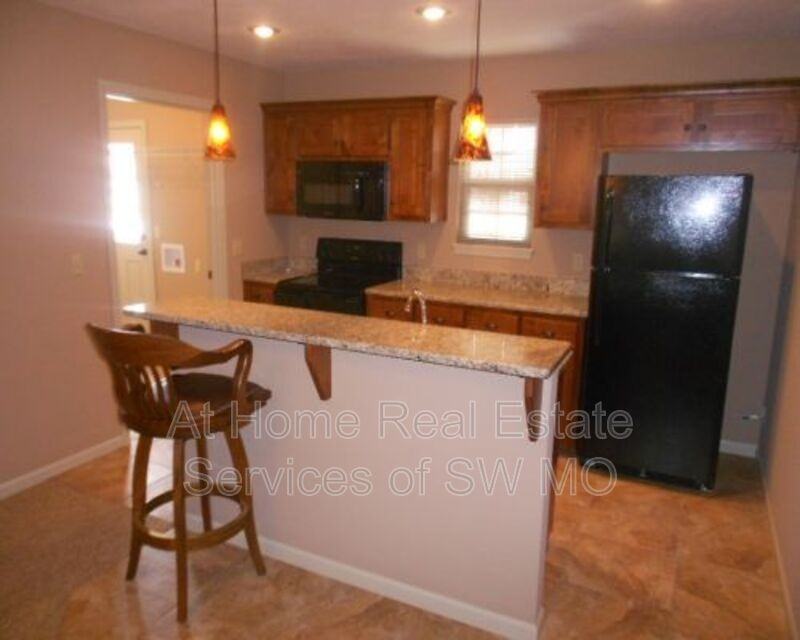 1407 E Seminole St - Photo 3 of 6