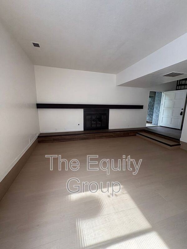 1942 E Woodsville Ct - Photo 3 of 26