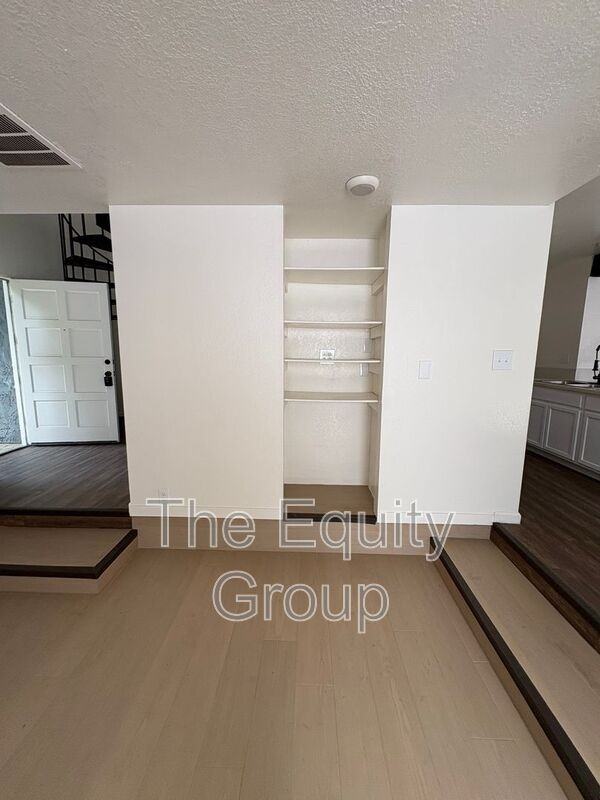 1942 E Woodsville Ct - Photo 5 of 26