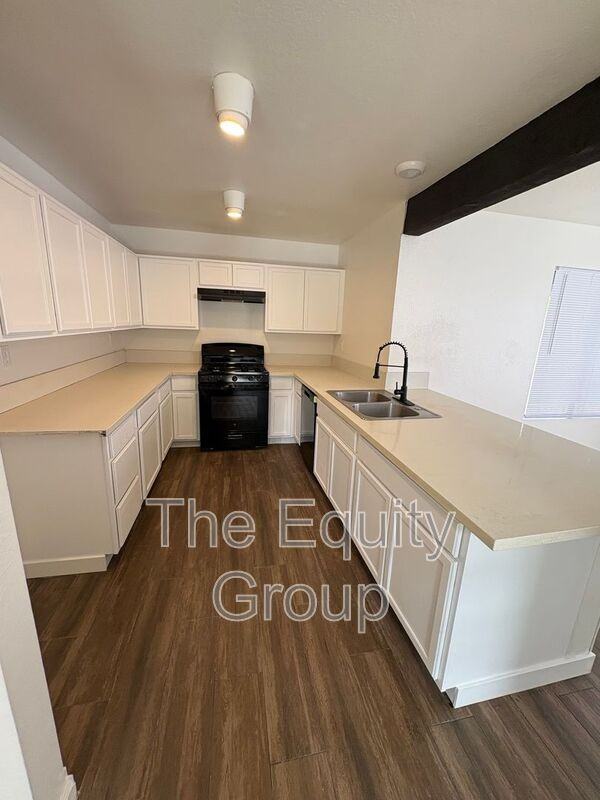 1942 E Woodsville Ct - Photo 6 of 26