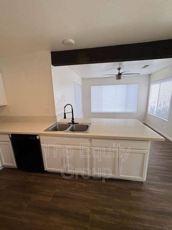 1942 E Woodsville Ct - Photo 7 of 26