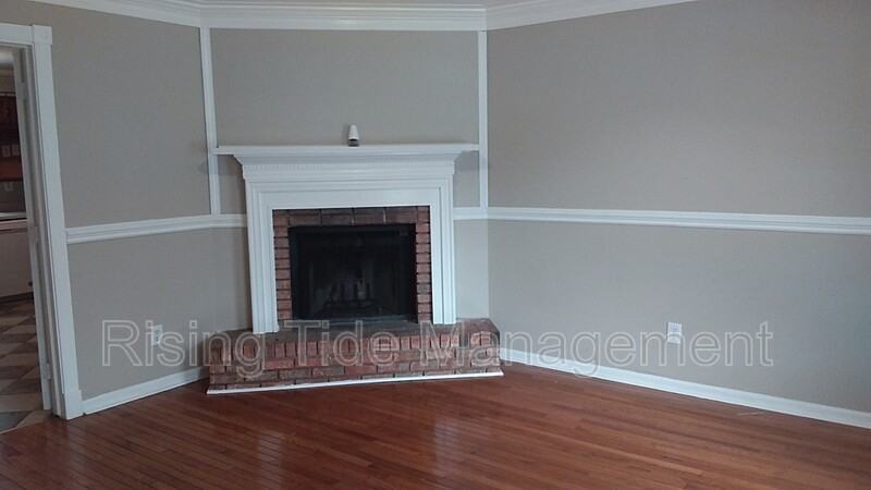 422 Buckingham Cir - Photo 3 of 11