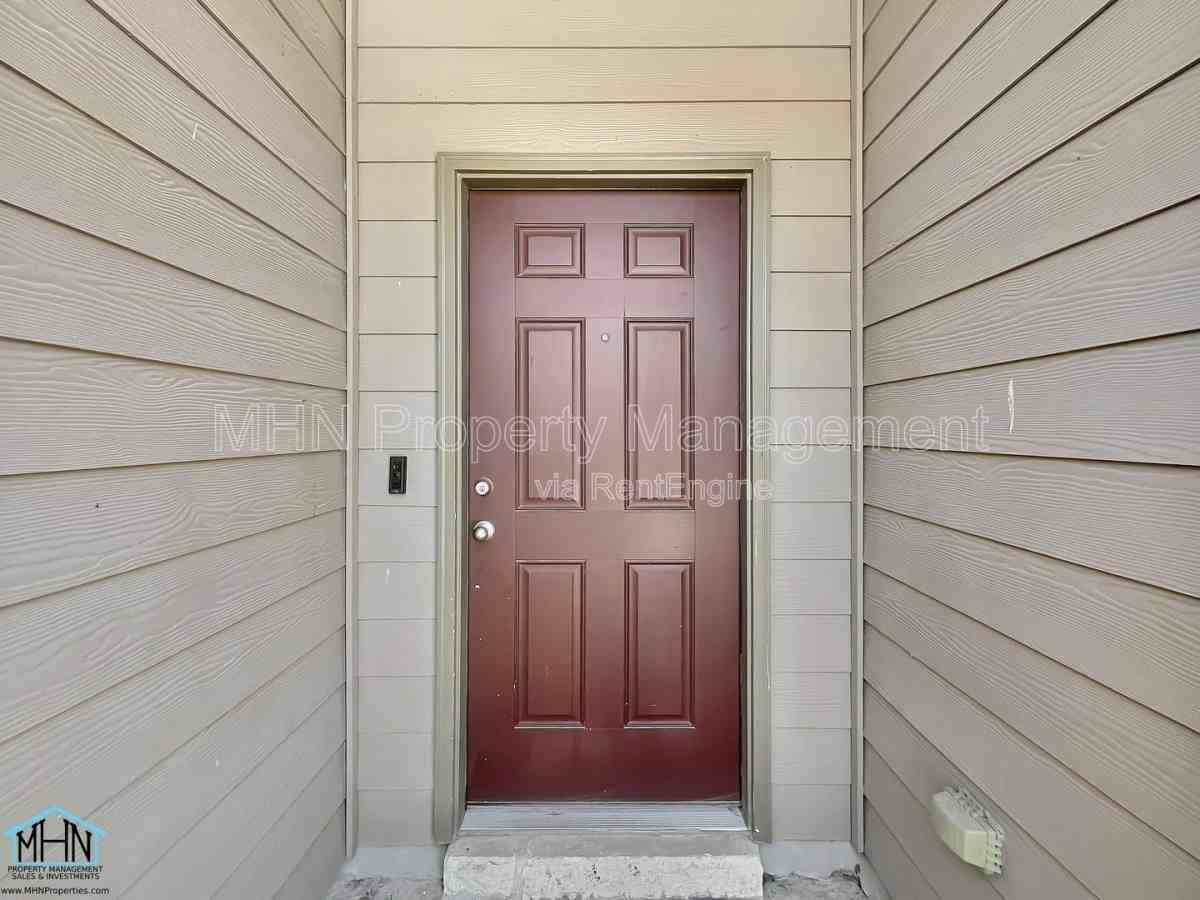 7118 Marina Del Rey - Photo 2 of 10