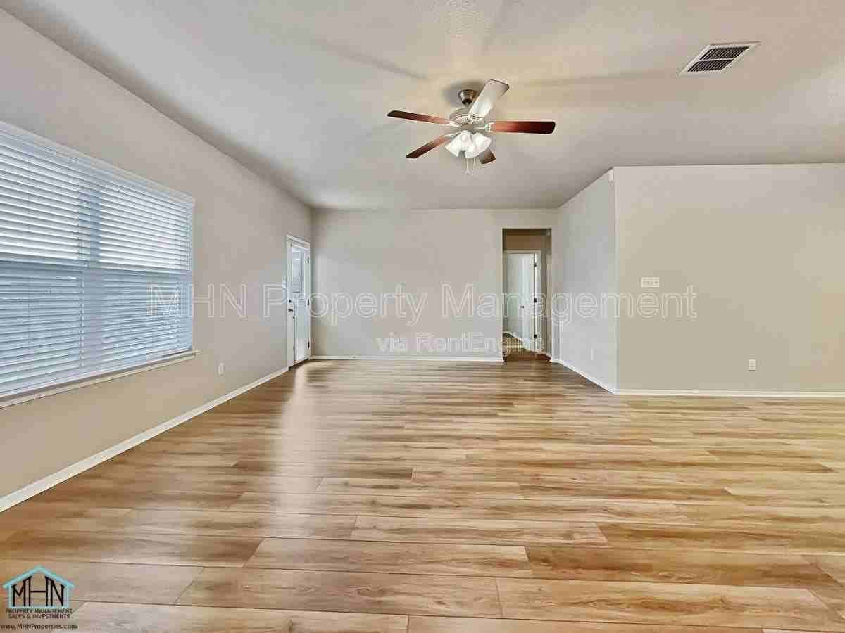 7118 Marina Del Rey - Photo 3 of 10