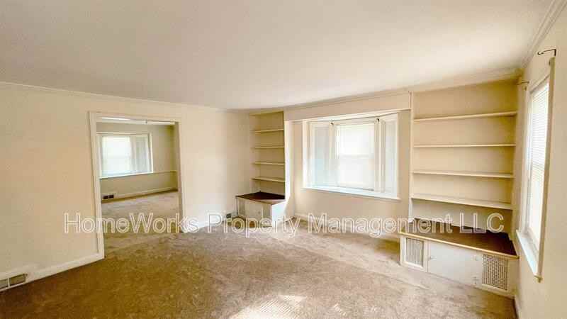 4012 Clarks Ln #4012CLA - Photo 3 of 30