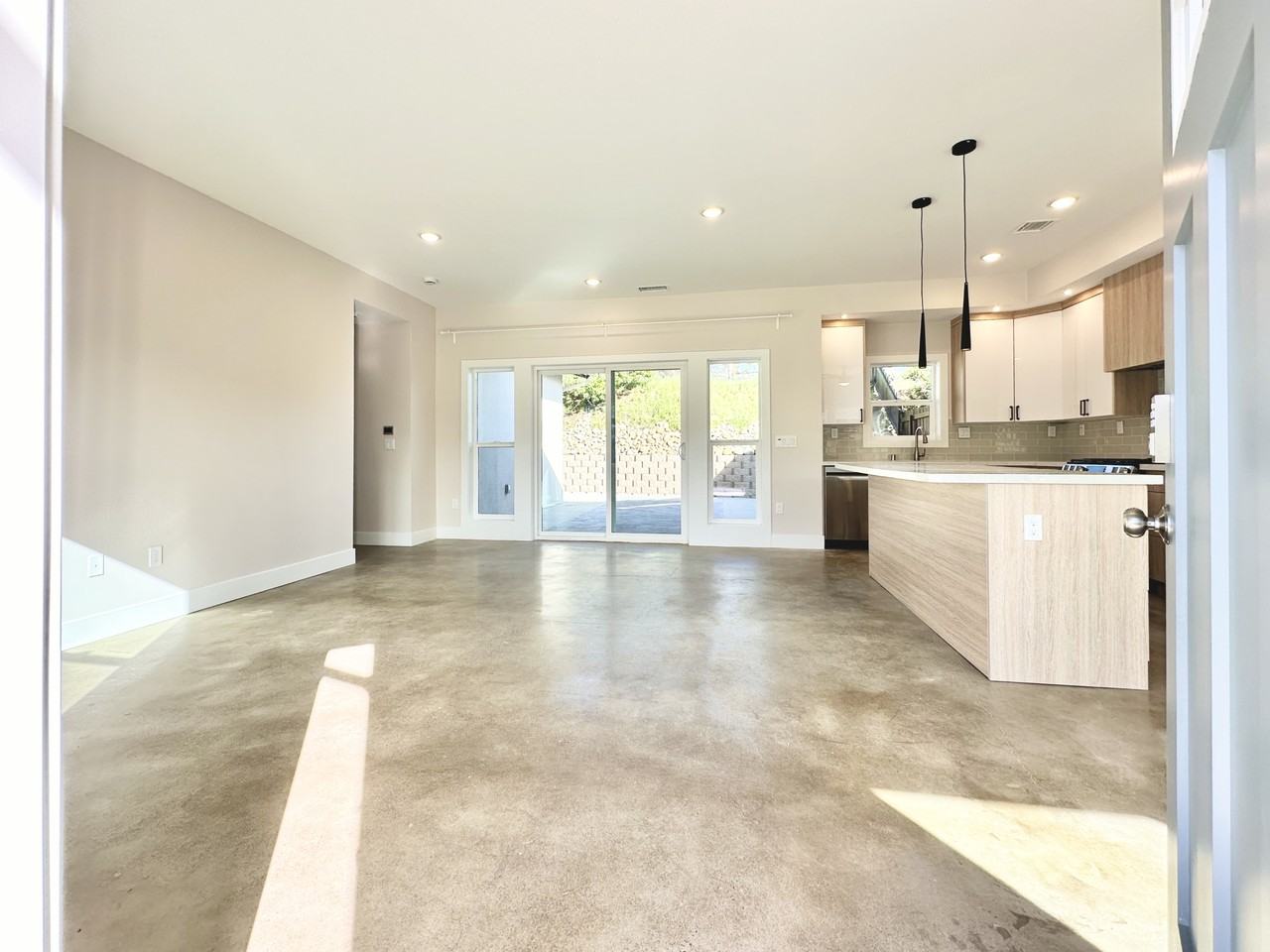 2139 Judson St - Photo 2 of 5