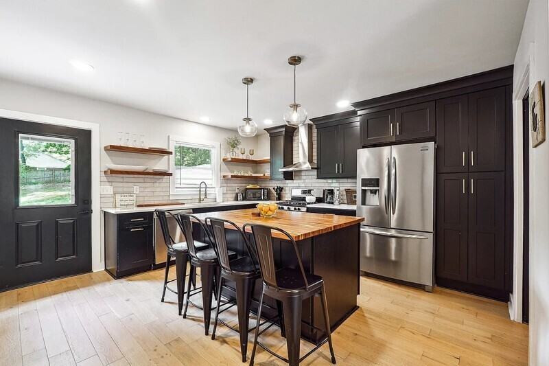 2450 Hillcrest Dr - Photo 4 of 15