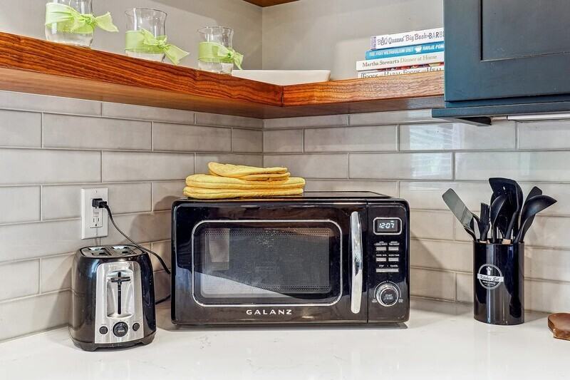 2450 Hillcrest Dr - Photo 5 of 15