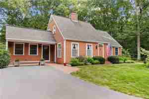 featured image of 6 Mary Ann Dr