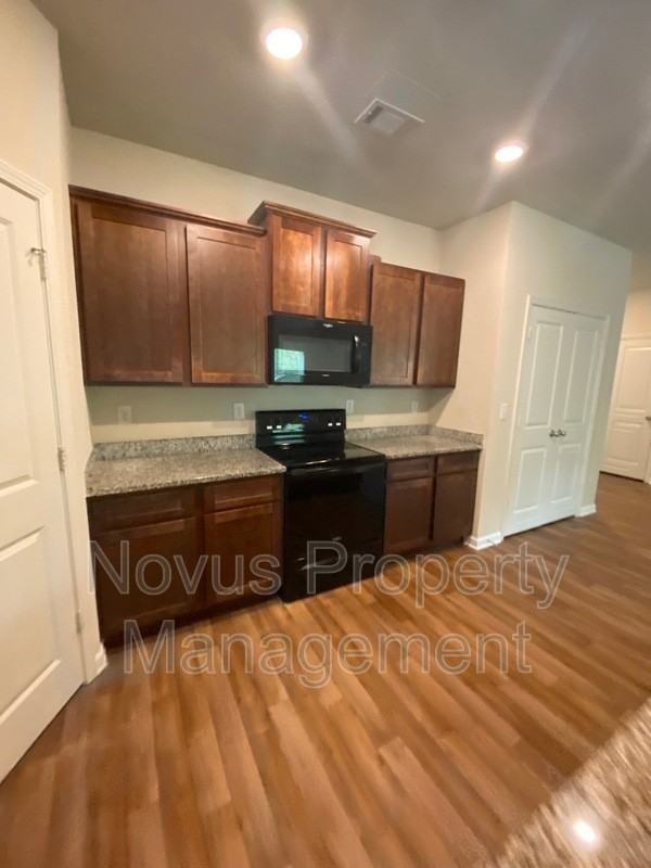 347 Augusta Woods Dr - Photo 4 of 16