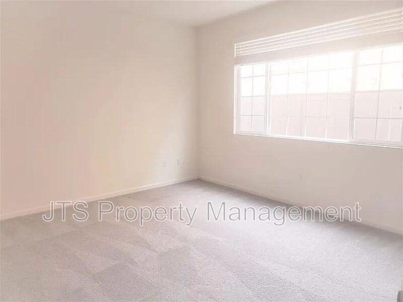 10945 Merrick Way - Photo 5 of 13