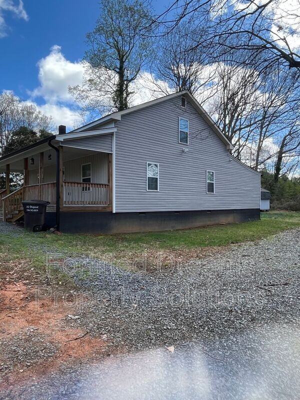 551 Ridgeway Cir - Photo 2 of 18