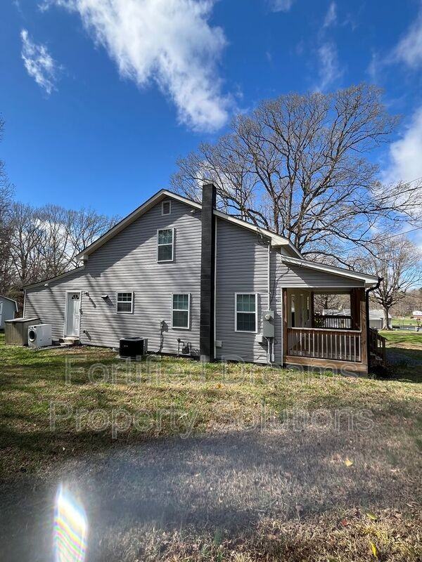 551 Ridgeway Cir - Photo 3 of 18