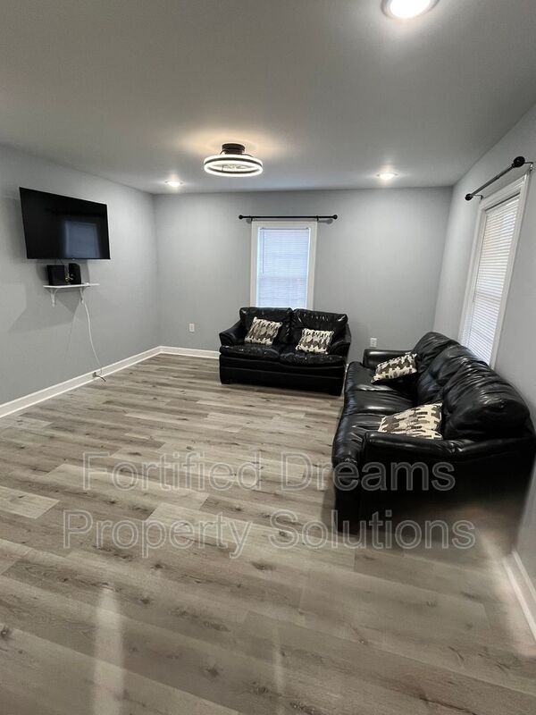 551 Ridgeway Cir - Photo 5 of 18