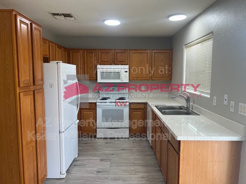 17514 W Watson Ln - Photo 6 of 17