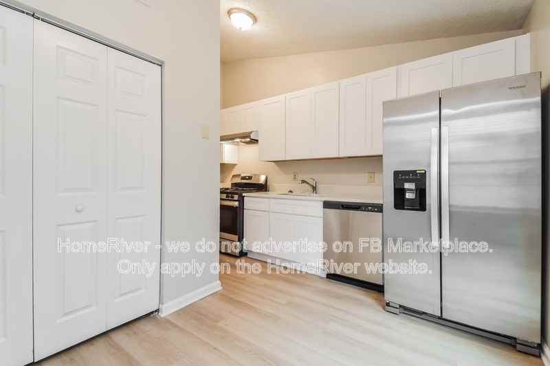 4254 Catalpa Park - Photo 6 of 17