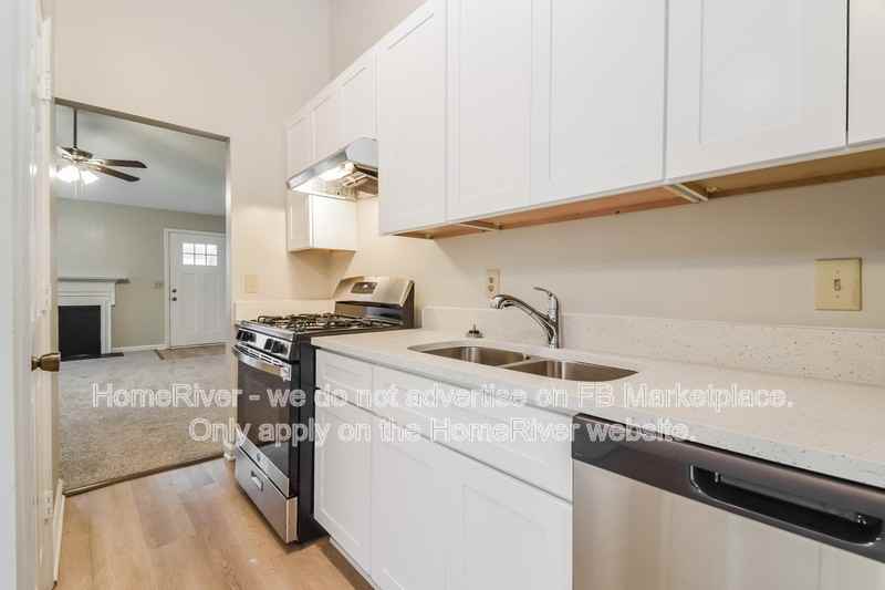 4254 Catalpa Park - Photo 7 of 17