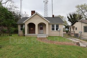 featured image of 504 W 6th St