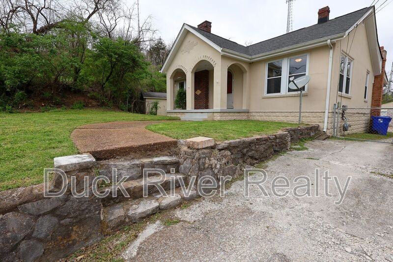 504 W 6th St - Photo 3 of 30