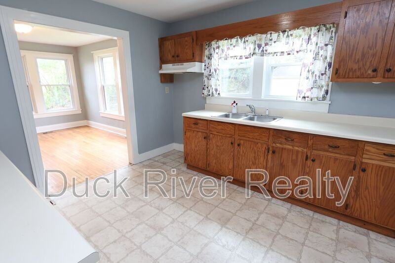 504 W 6th St - Photo 4 of 30