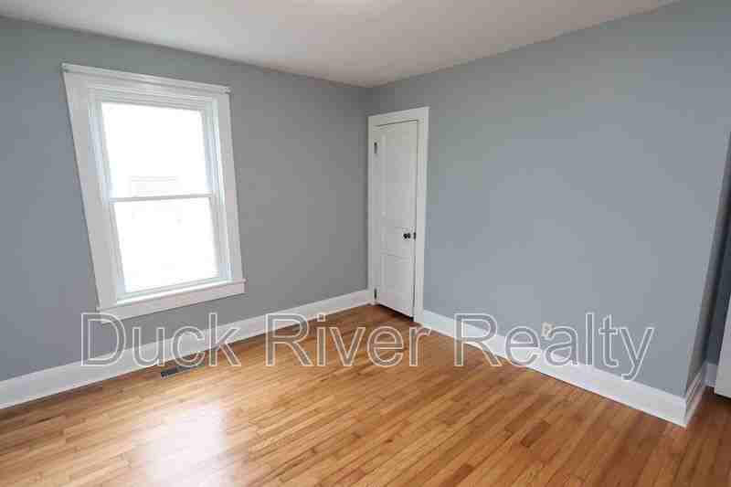 504 W 6th St - Photo 7 of 30