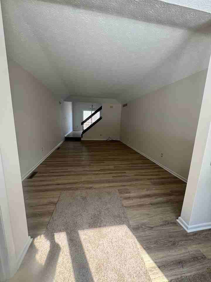 32 Spring Hl - Photo 2 of 11