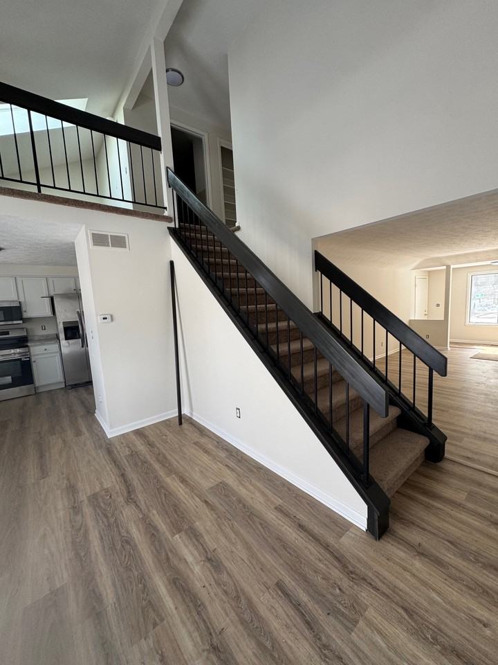 32 Spring Hl - Photo 3 of 11