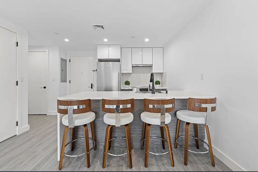 4640 Vernon Blvd #2A - Photo 3 of 10