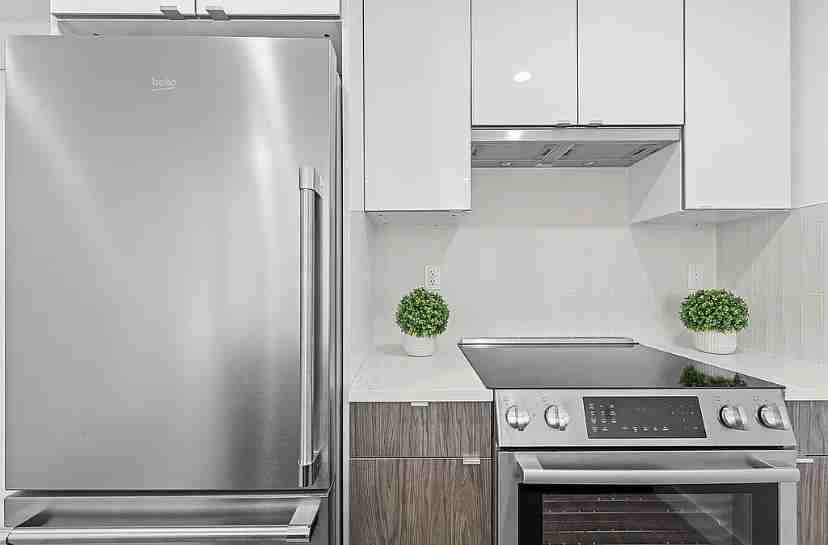 4640 Vernon Blvd #2A - Photo 4 of 10