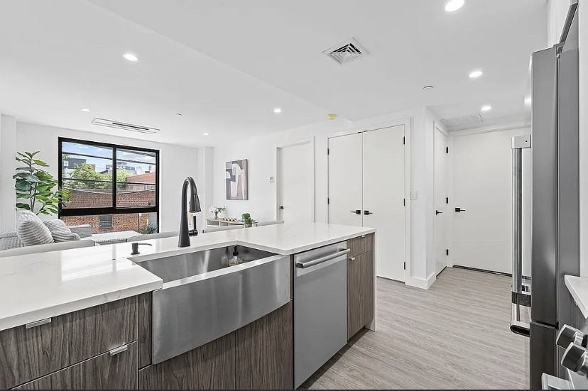 4640 Vernon Blvd #2A - Photo 5 of 10