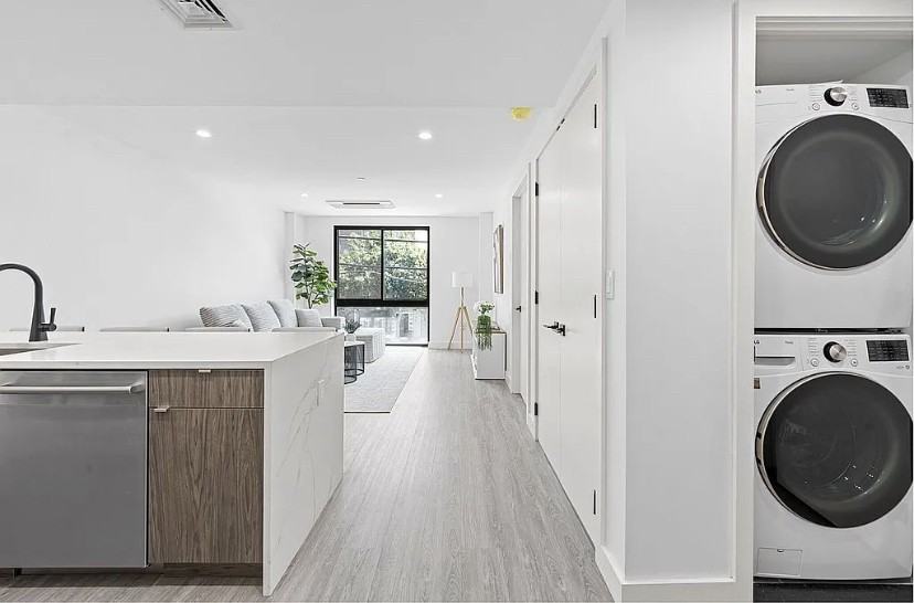 4640 Vernon Blvd #2A - Photo 6 of 10