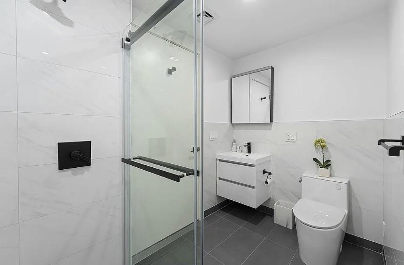 4640 Vernon Blvd #2A - Photo 7 of 10