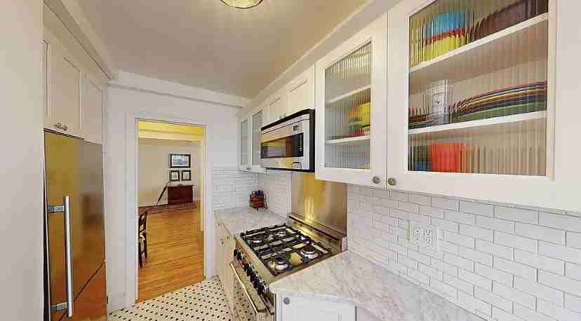 325 E 41st St #804 - Photo 6 of 11