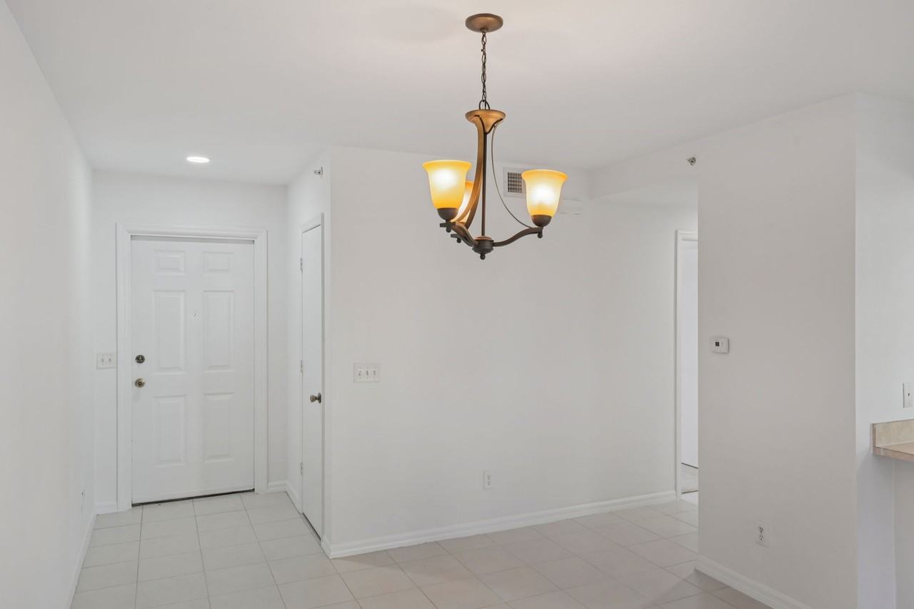 4616 Sw 8Th Pl - Photo 6 of 29