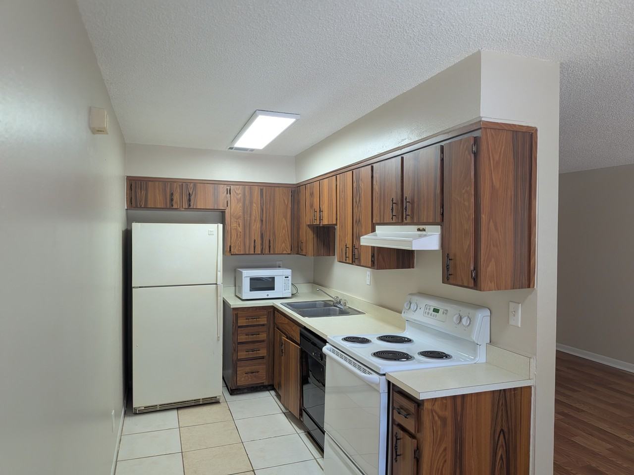 614 W Fort Dade Ave - Photo 4 of 8